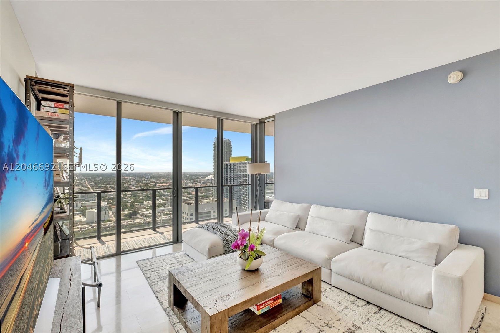RISE CONDO - Residential