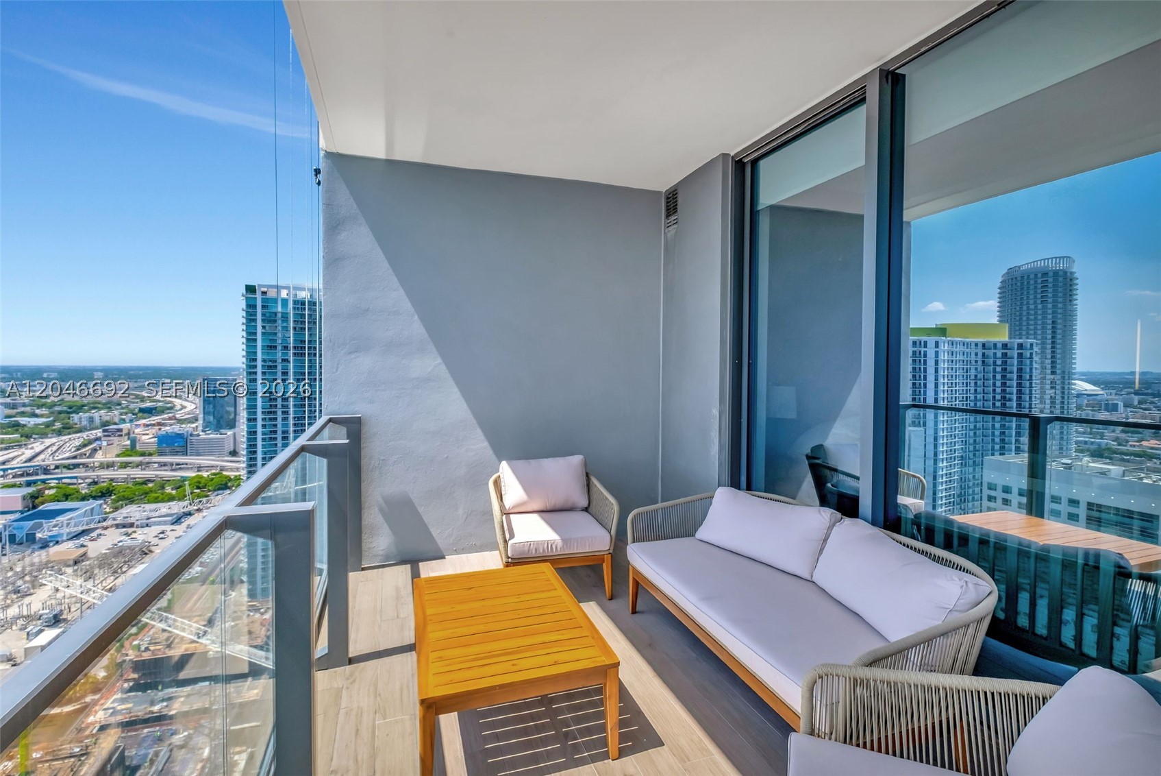 RISE CONDO - Residential