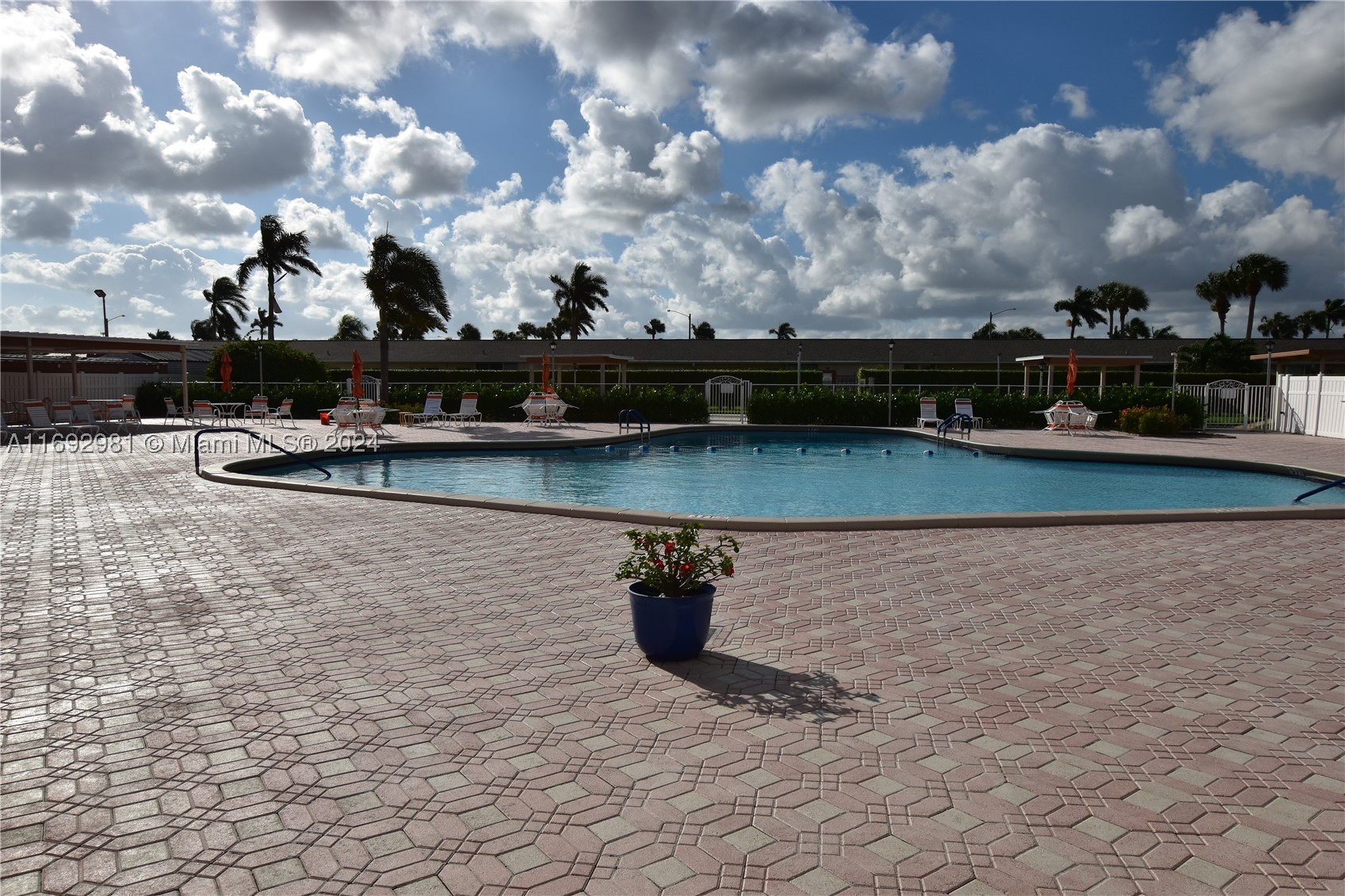 CRESTHAVEN VILLAS CONDO 2 - Residential