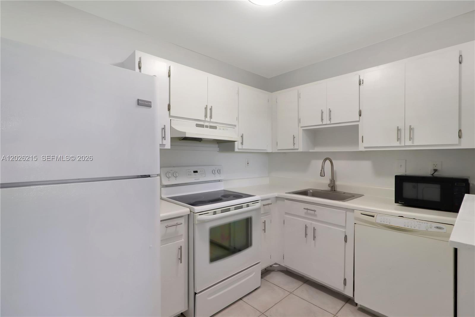 PLAYA LAGO CONDO PH II - Residential Lease