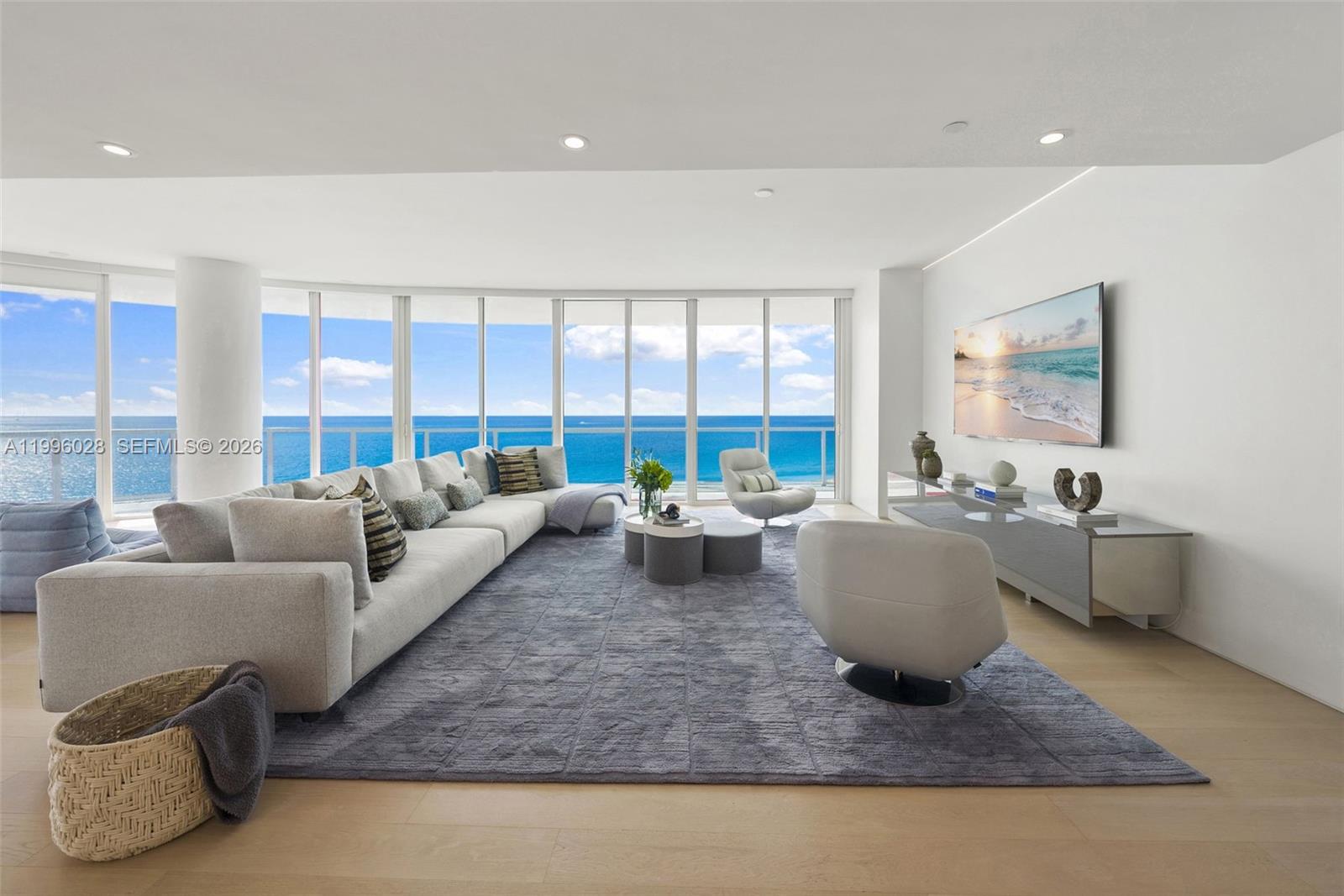 CONTINUUM ON SOUTH BEACH - Residential