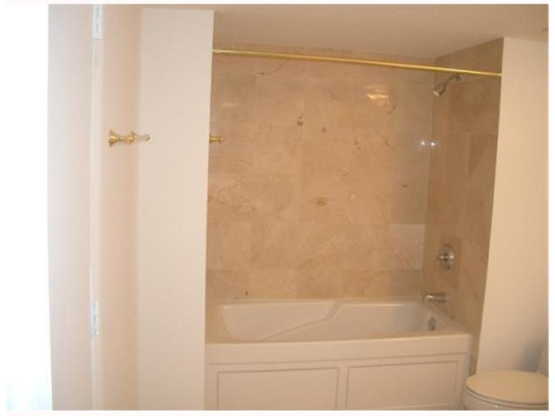 1800 CLUB CONDO - Residential Lease