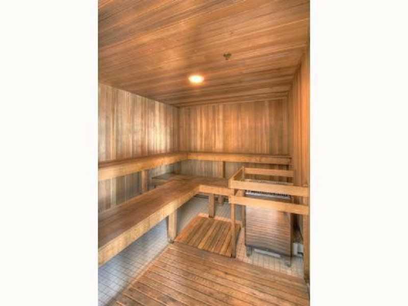1800 CLUB CONDO - Residential Lease