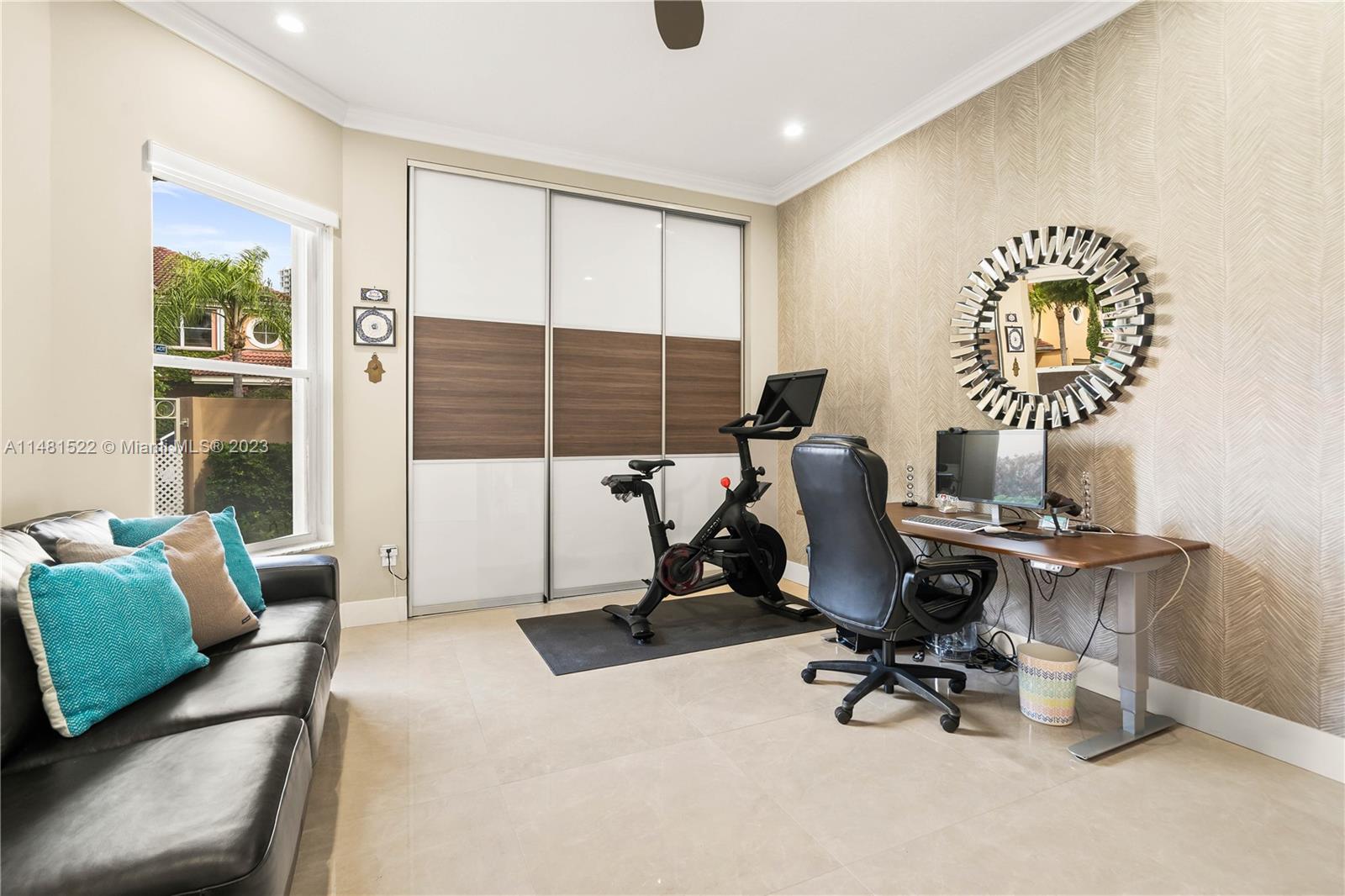 ISLAND WAY - Residential
