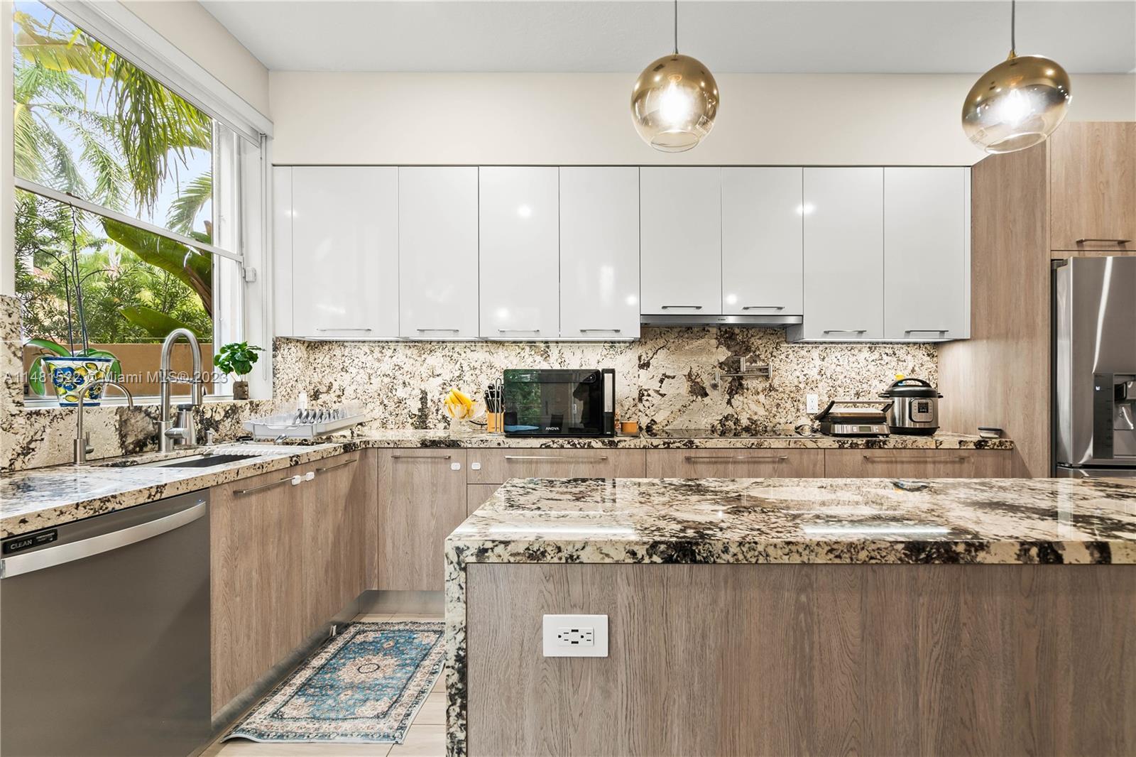 ISLAND WAY - Residential