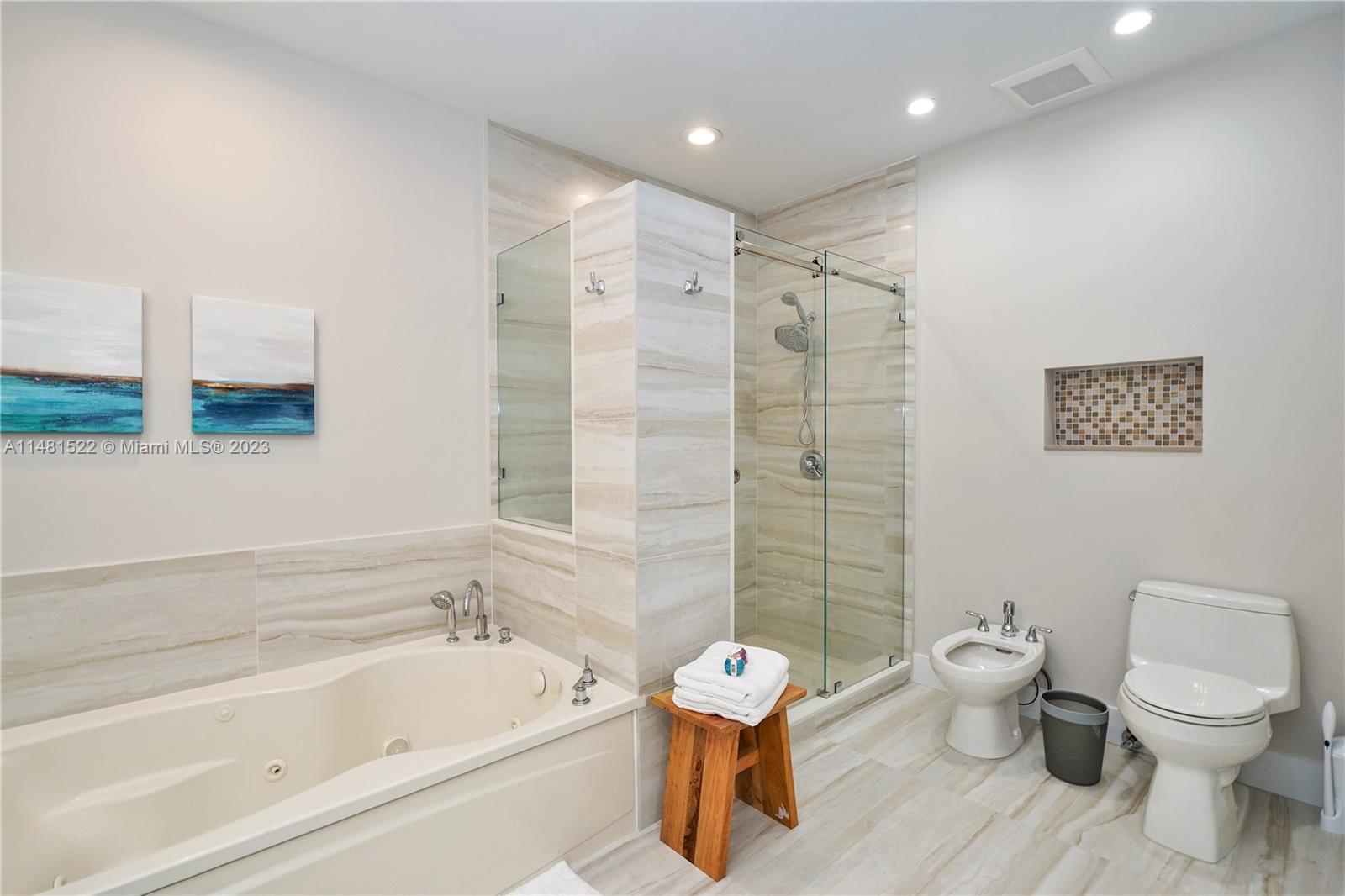 ISLAND WAY - Residential