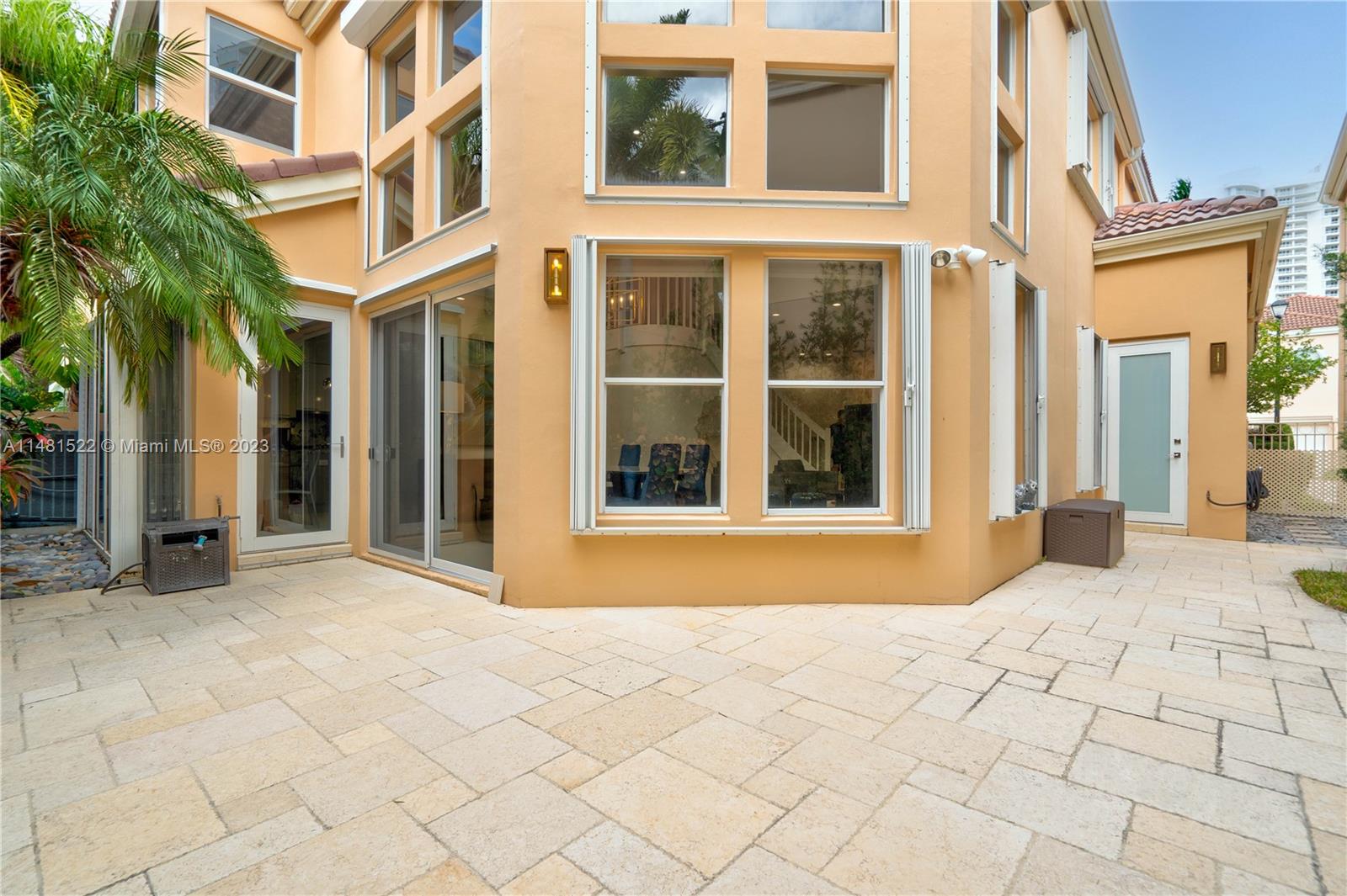 ISLAND WAY - Residential