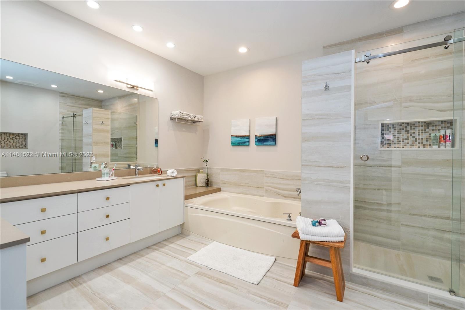 ISLAND WAY - Residential