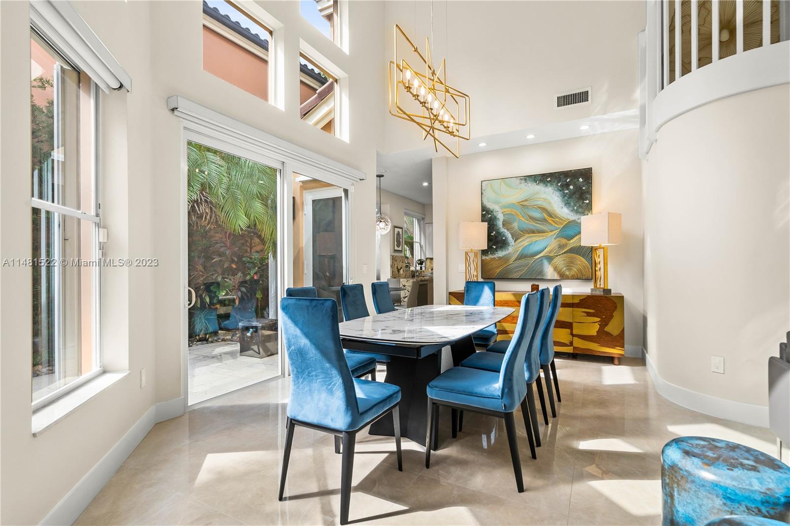 ISLAND WAY - Residential