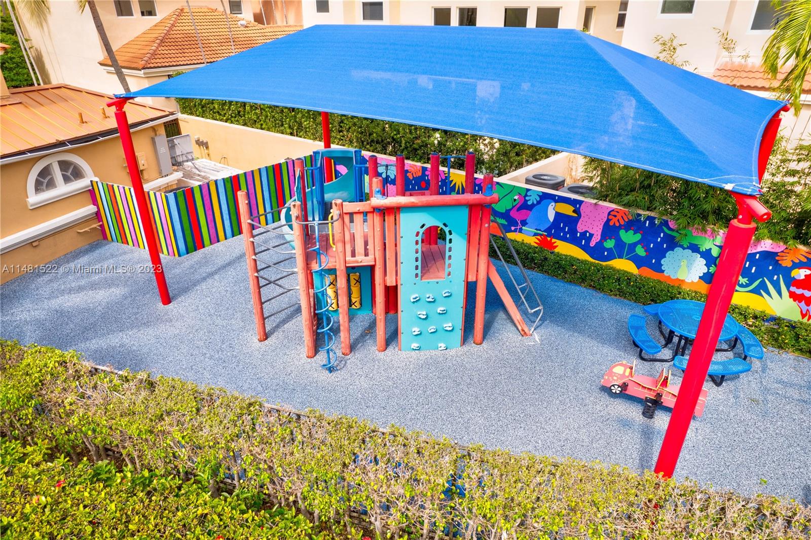 ISLAND WAY - Residential