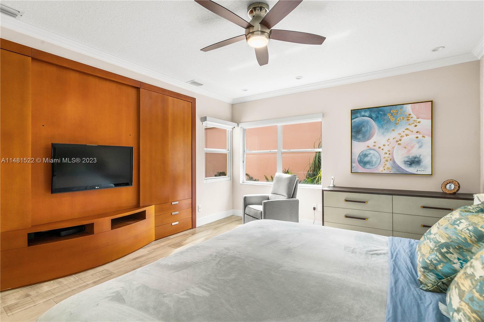 ISLAND WAY - Residential