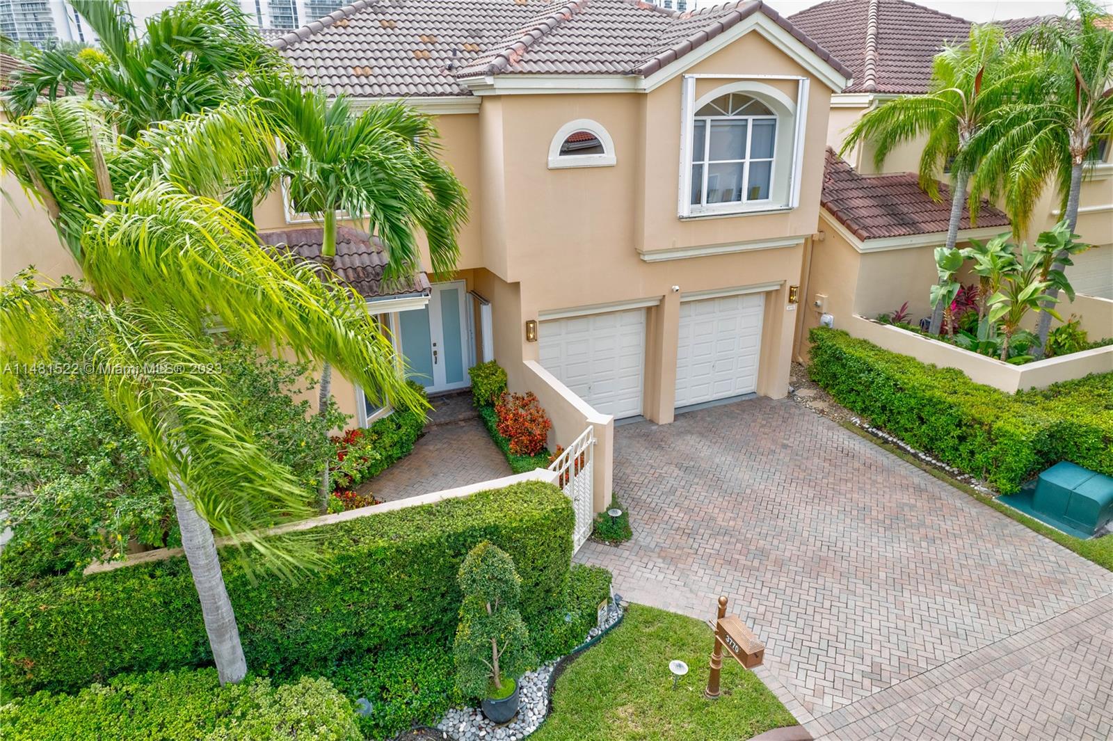 ISLAND WAY - Residential