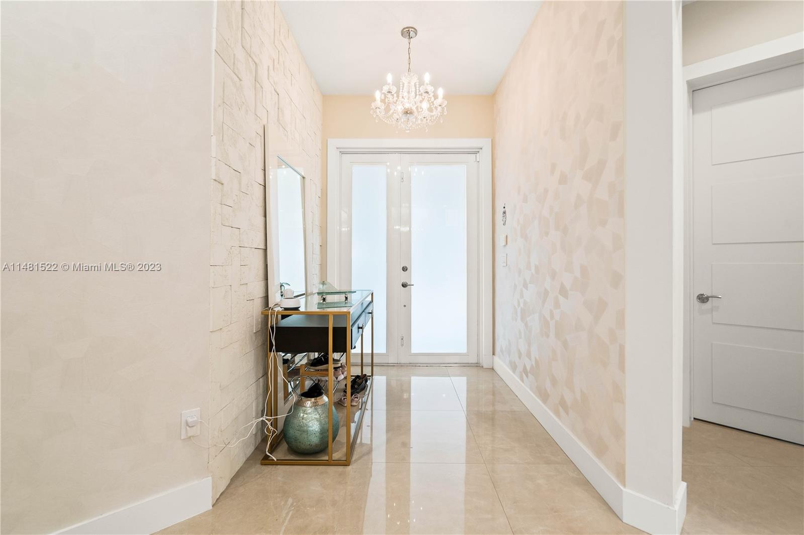ISLAND WAY - Residential