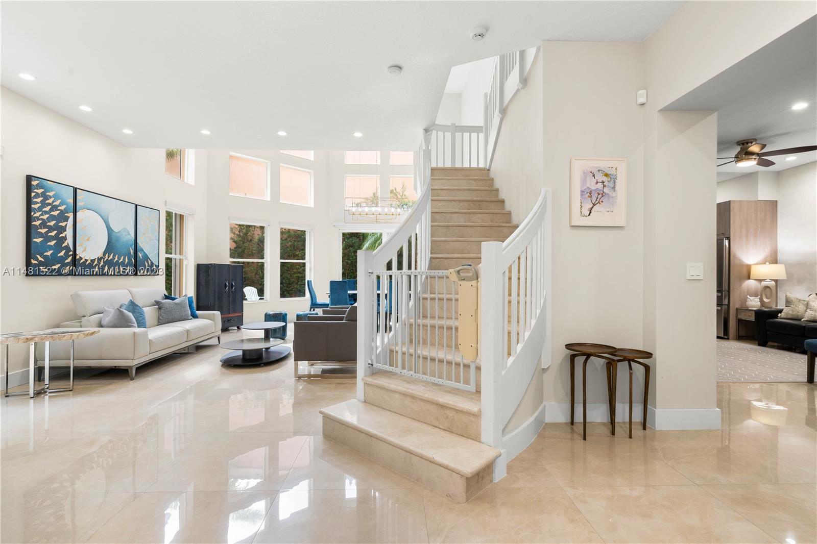 ISLAND WAY - Residential