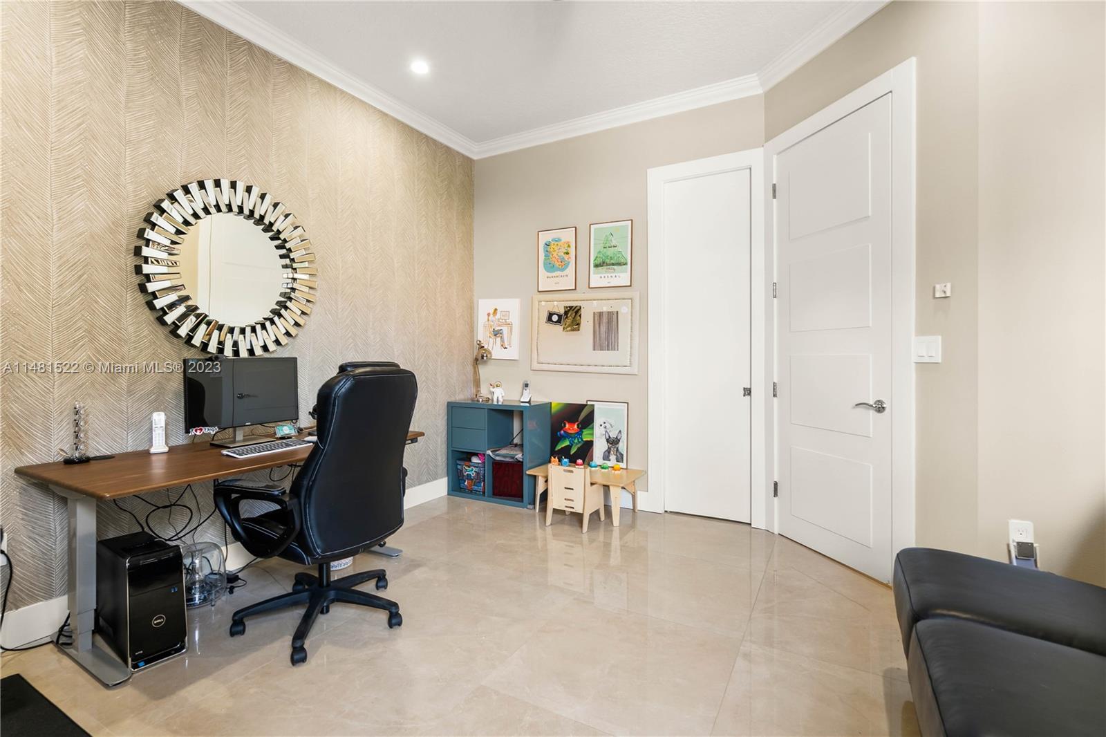 ISLAND WAY - Residential
