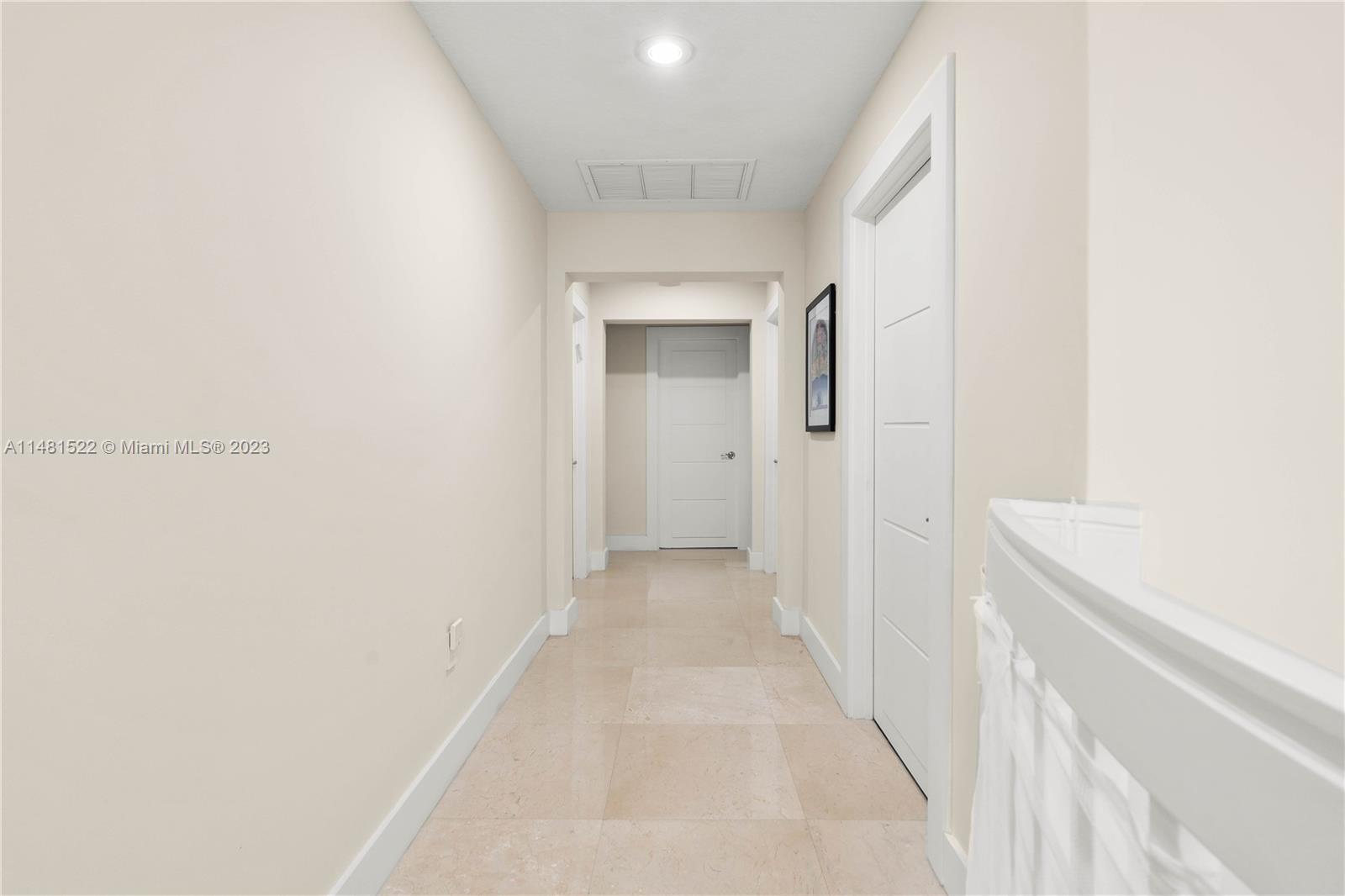 ISLAND WAY - Residential