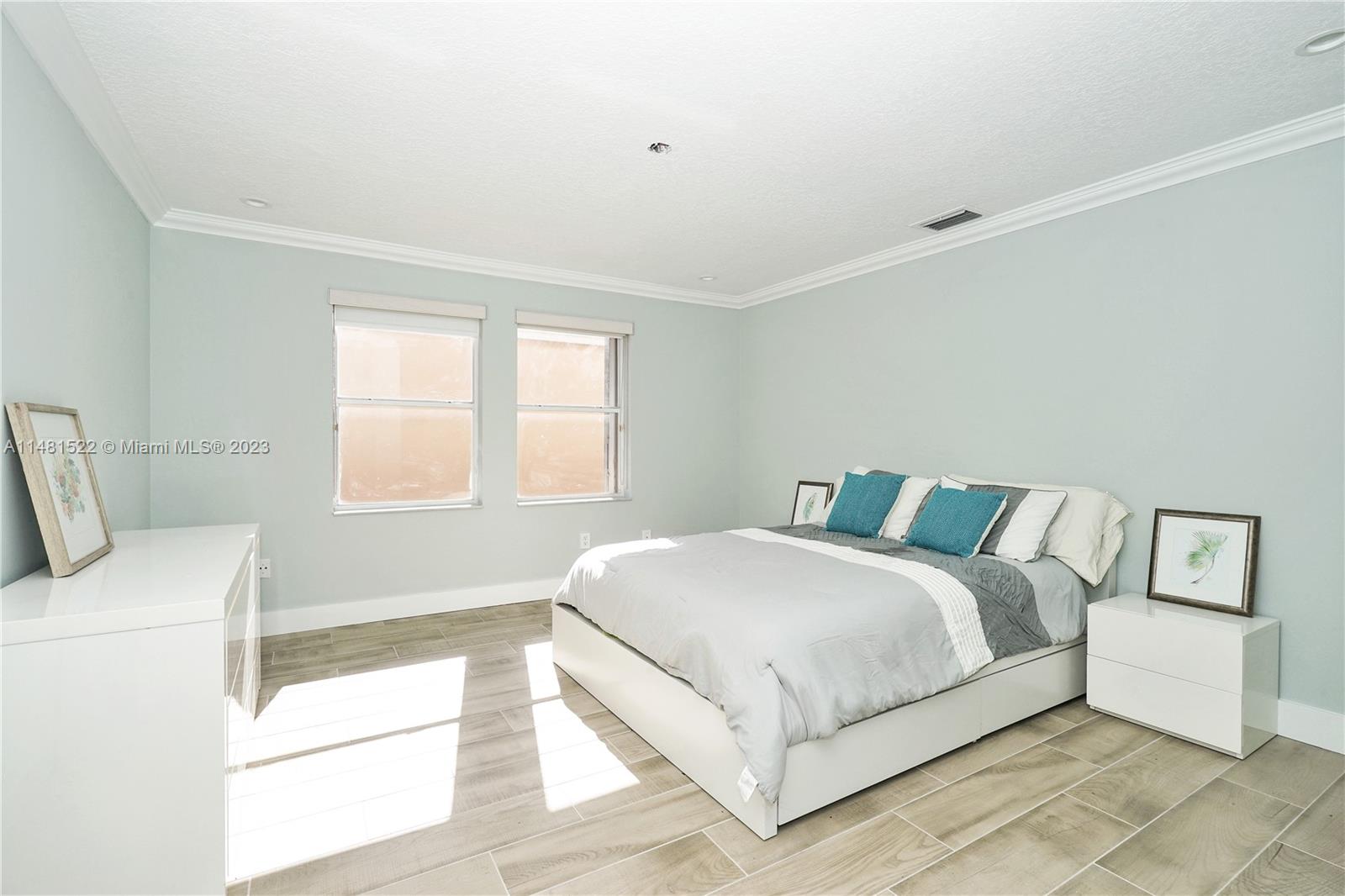ISLAND WAY - Residential
