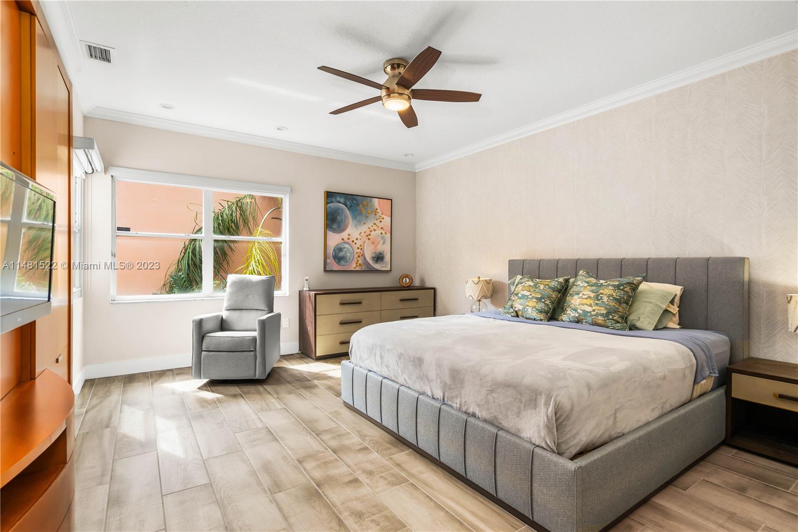 ISLAND WAY - Residential