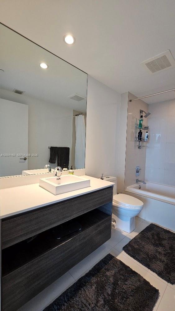 1100 MILLECENTO RESIDENCE - Residential Lease