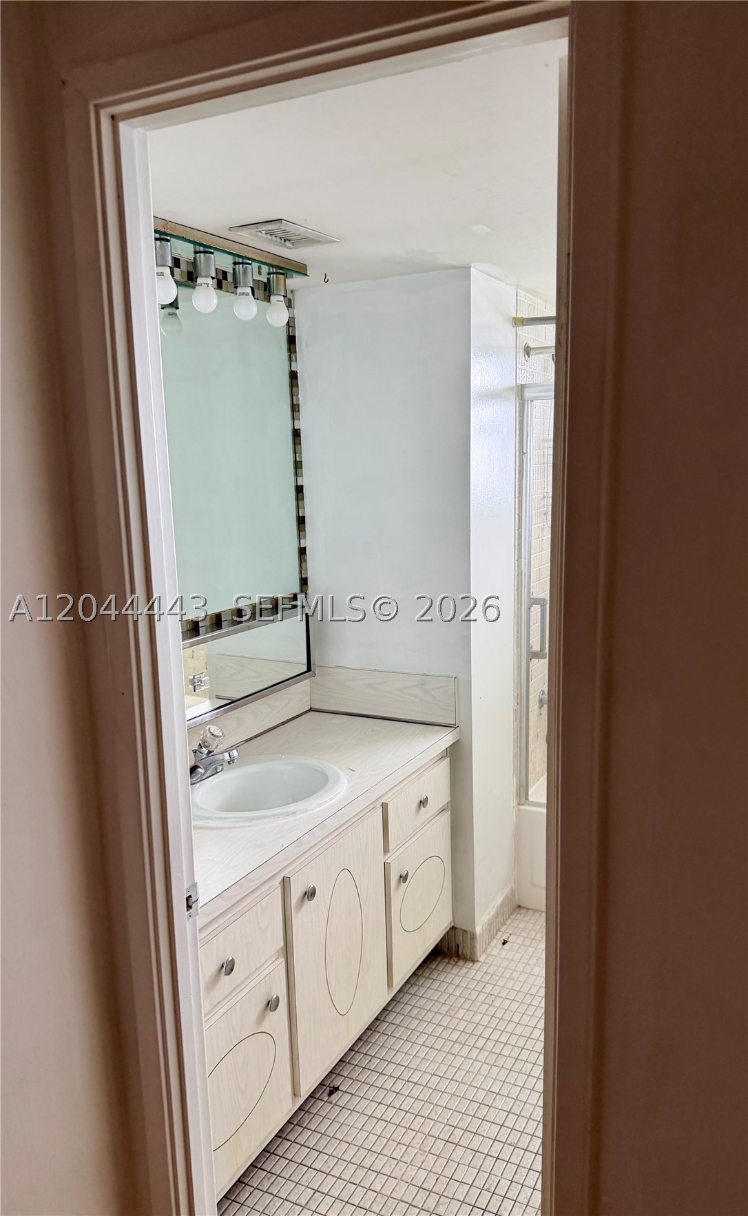 JADE WINDS GROUP - - Residential