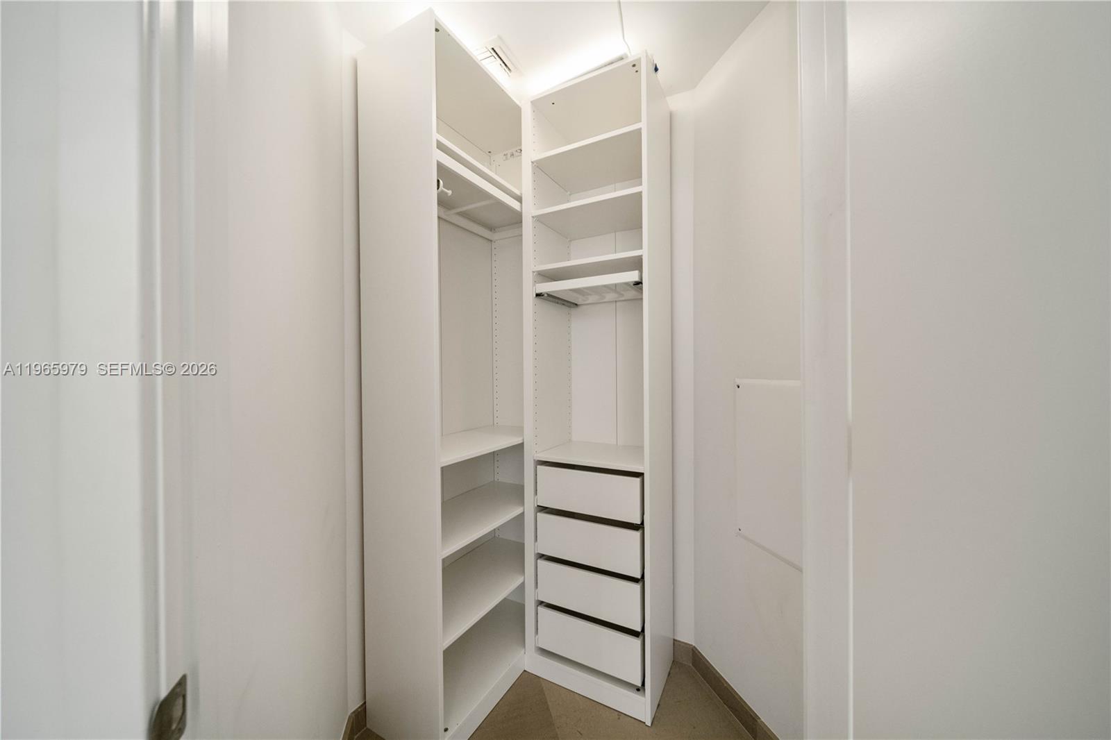 REACH CONDO - Residential