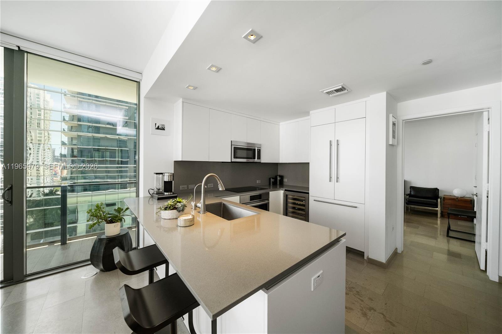 REACH CONDO - Residential