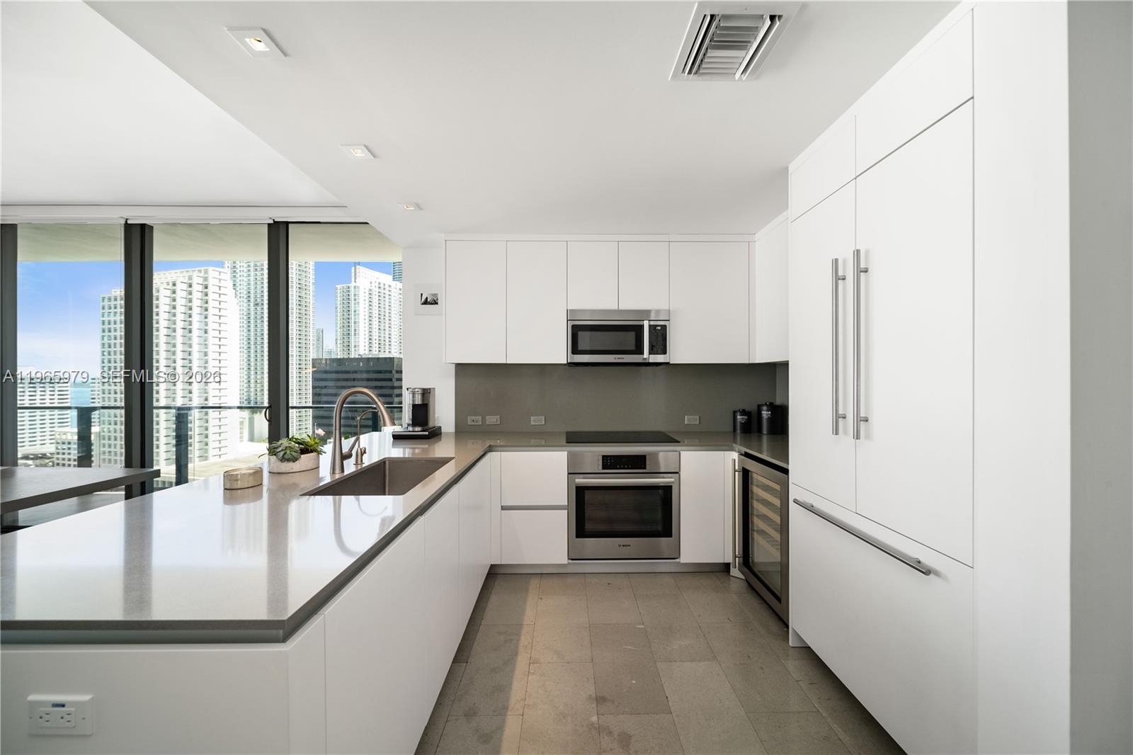 REACH CONDO - Residential