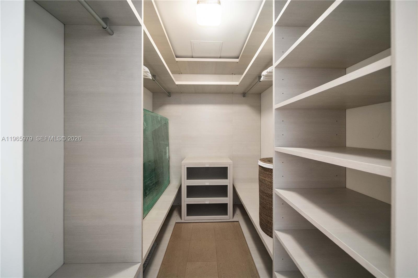 REACH CONDO - Residential
