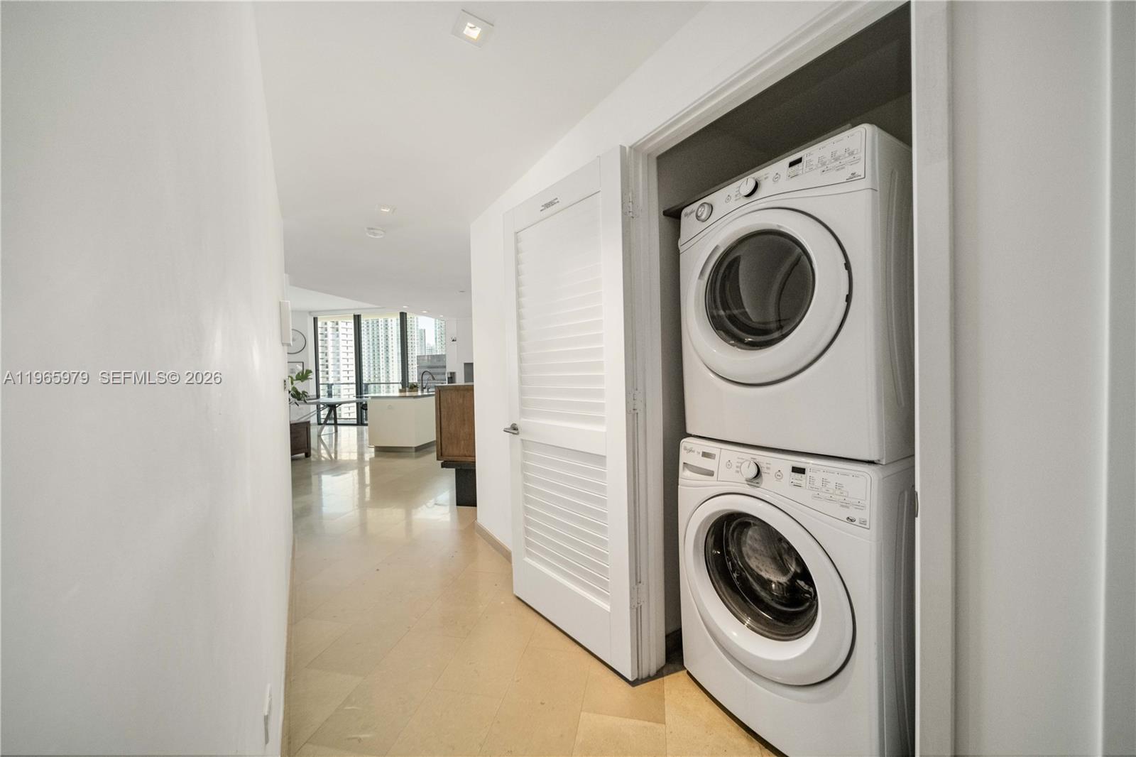 REACH CONDO - Residential