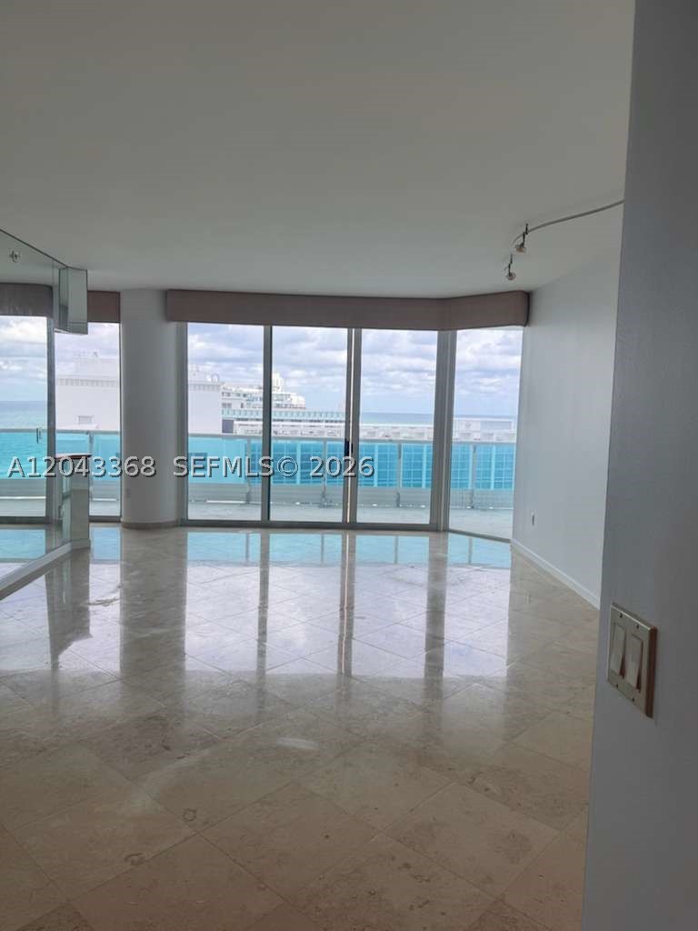 CAPOBELLA CONDO - Residential