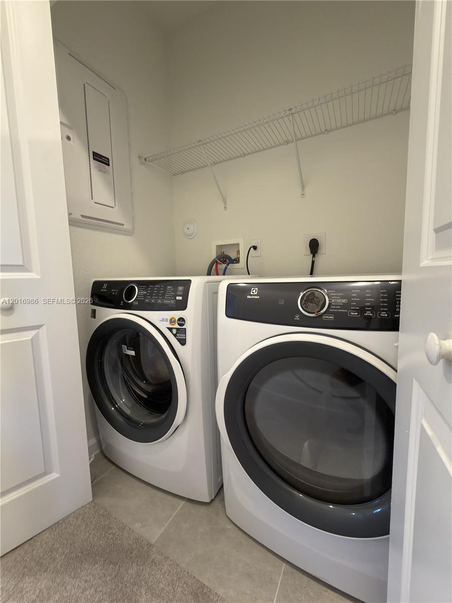 SKYRISE TOWNHOMES - Residential Lease