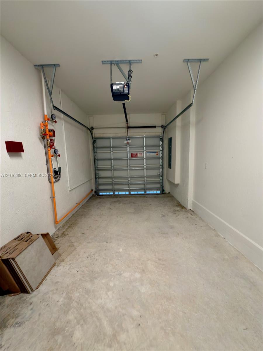 SKYRISE TOWNHOMES - Residential Lease