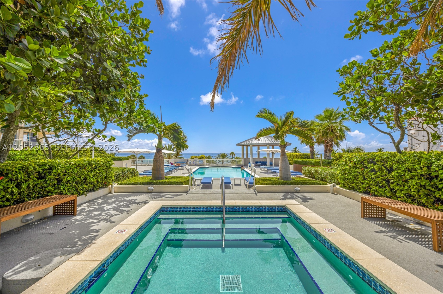 ST TROPEZ OCEAN CONDO - Residential