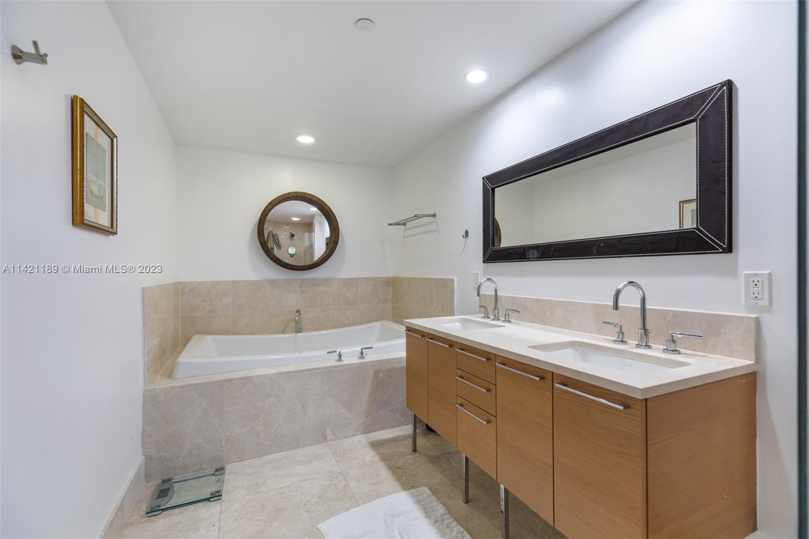 JADE BEACH CONDO - Residential Lease