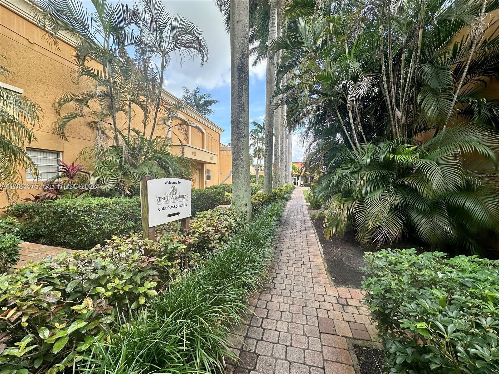 VENETIAN GARDENS AT COUNT - Residential