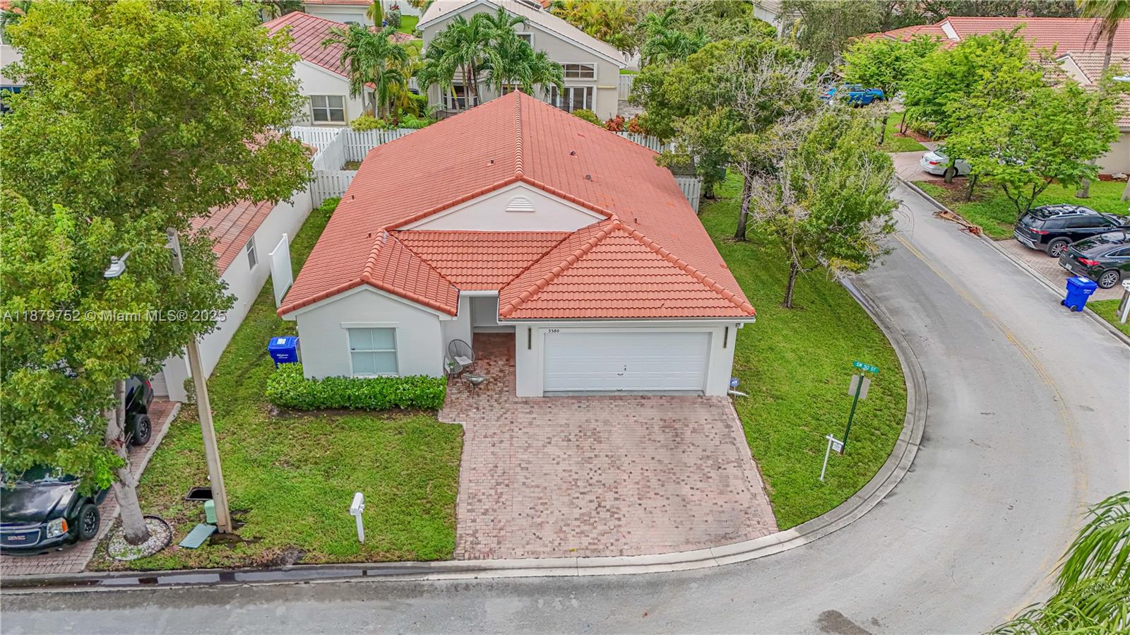 Completely Remodeled Home in Prestigious Gated Oakridge Community . This stunning 3-bedroom 2-bathroom residence with soaring vaulted ceilings has been fully remodeled and is move-in ready. Recent upgrades include: Brand new kitchen with modern finishes, fully updated bathrooms, all new appliances, stylish modern flooring throughout, spacious backyard, perfect for relaxing or entertaining. Has room for a pool! Located in the highly desirable Oakridge community, offering 24/7 security, a family-friendly atmosphere, and walking distance to your house of worship. Currently tenant-occupied and available for occupancy February 1st. Don’t miss the opportunity to own this one-of-a-kind home!