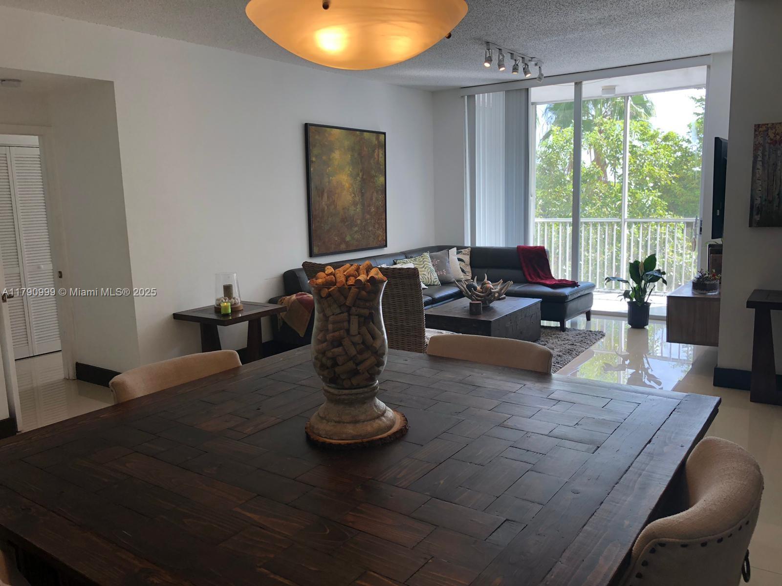 DORAL HOUSE CONDO NO 3 - Residential