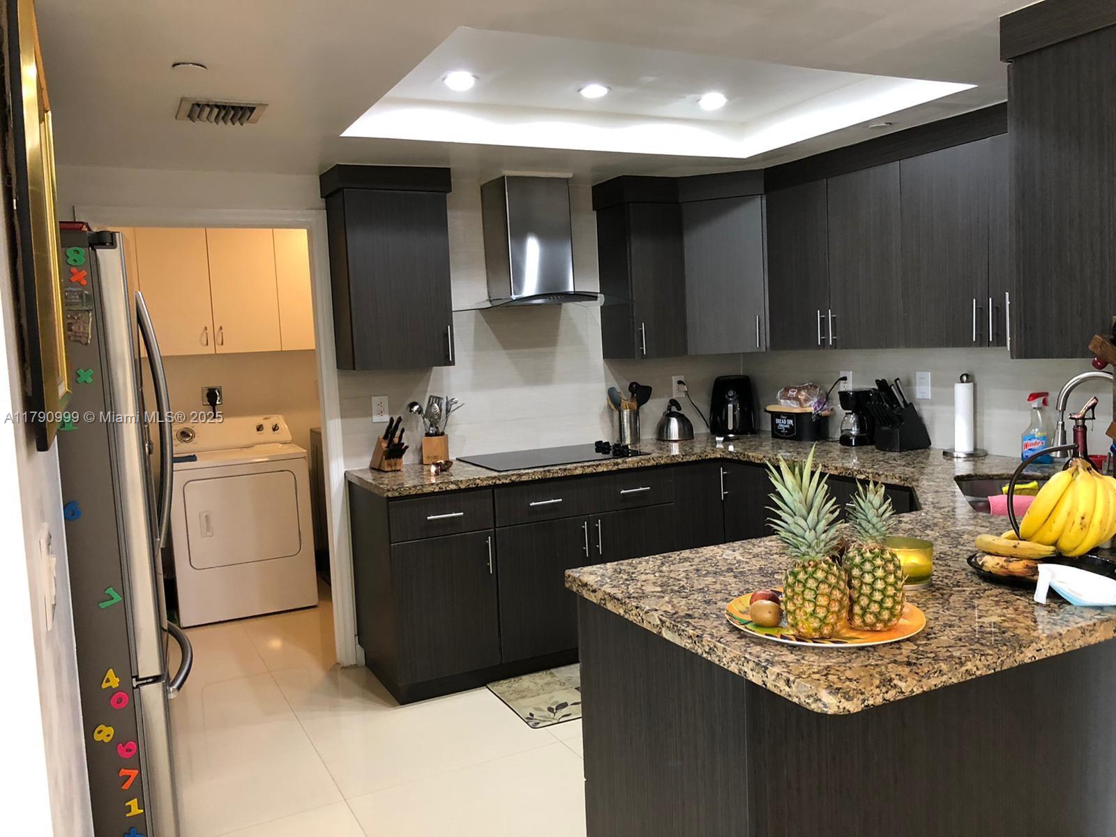 DORAL HOUSE CONDO NO 3 - Residential