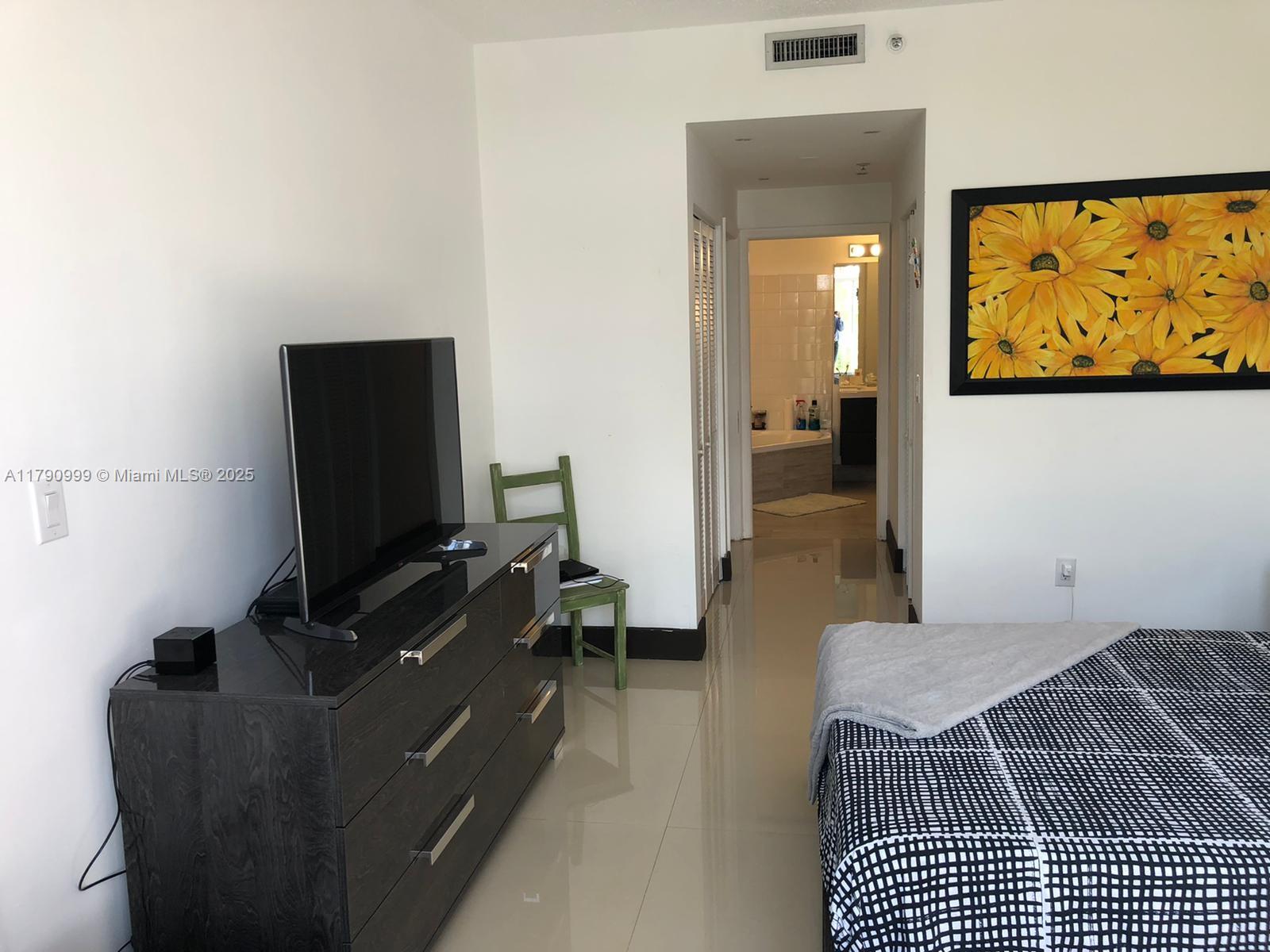 DORAL HOUSE CONDO NO 3 - Residential