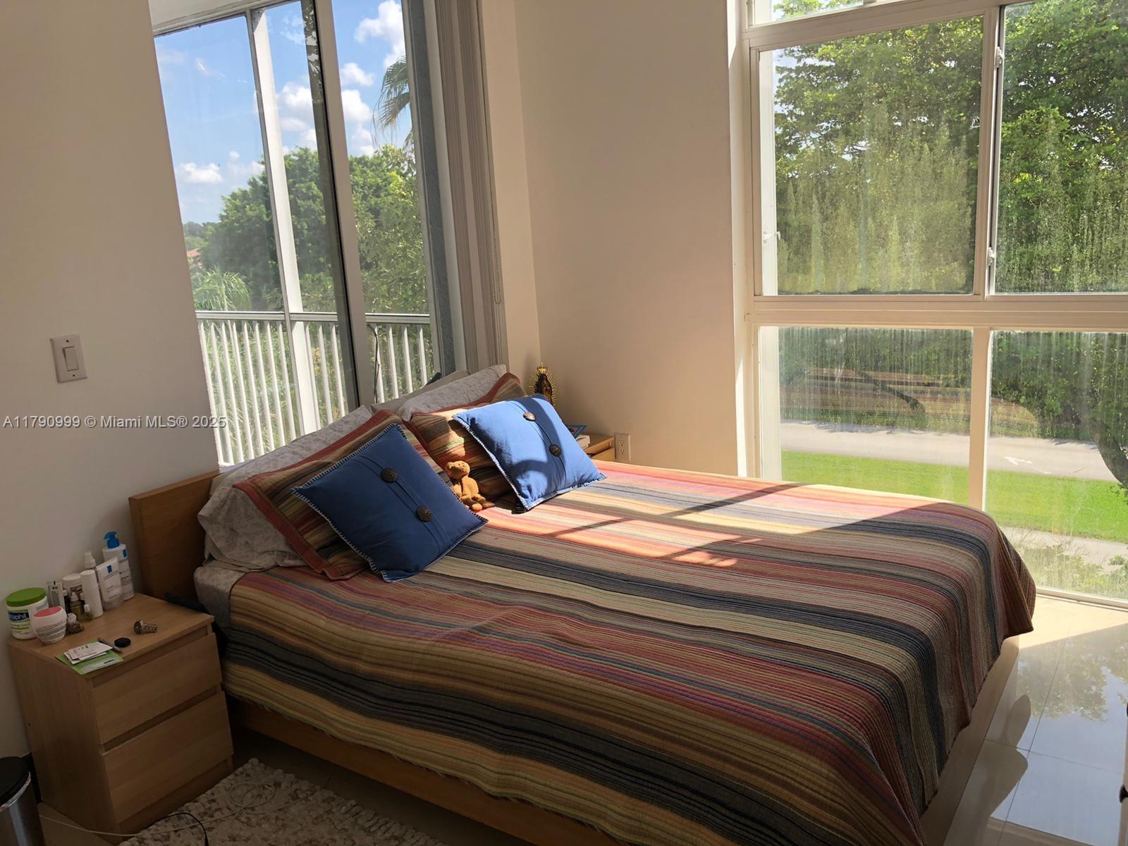 DORAL HOUSE CONDO NO 3 - Residential