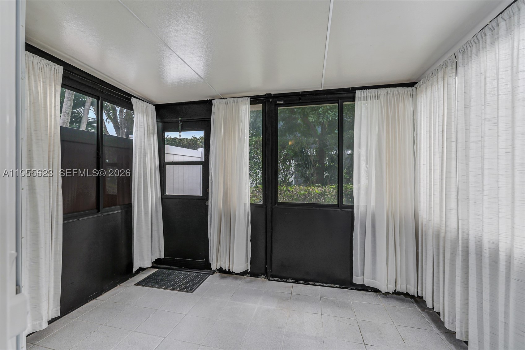 ARBOURS OF THE PALM BEACH - Residential