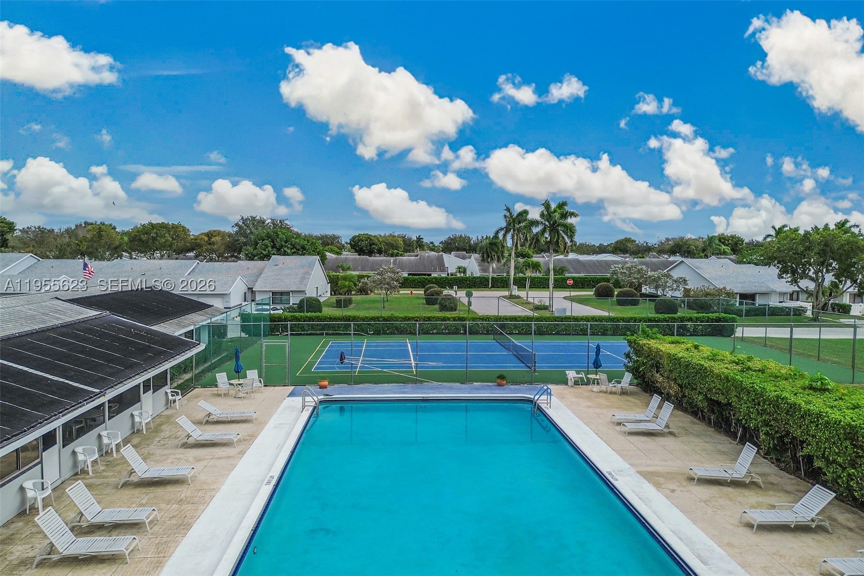 ARBOURS OF THE PALM BEACH - Residential