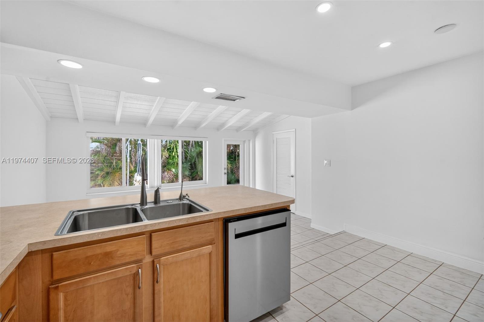 CORAL RIDGE ISLES - Residential Income