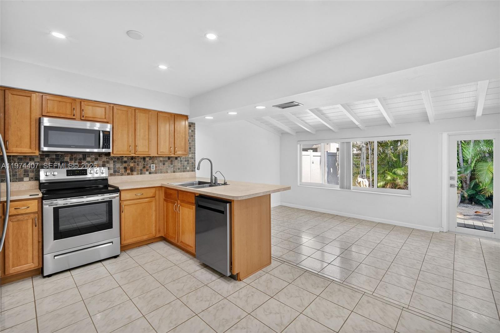CORAL RIDGE ISLES - Residential Income