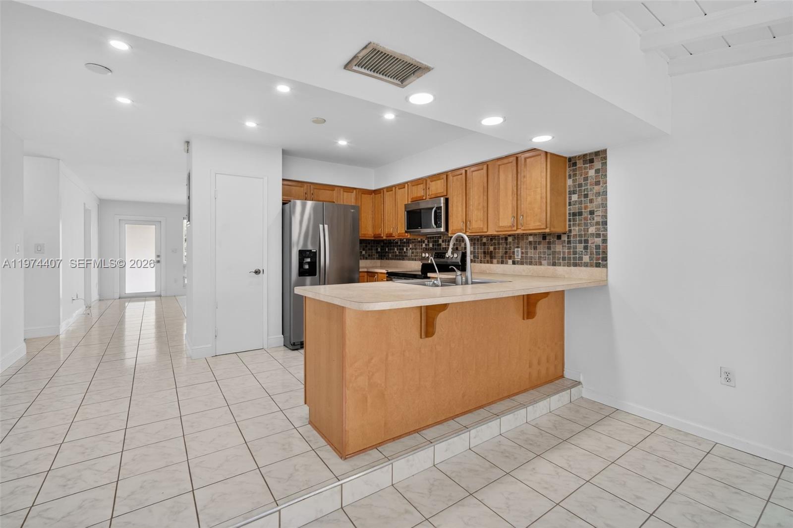 CORAL RIDGE ISLES - Residential Income