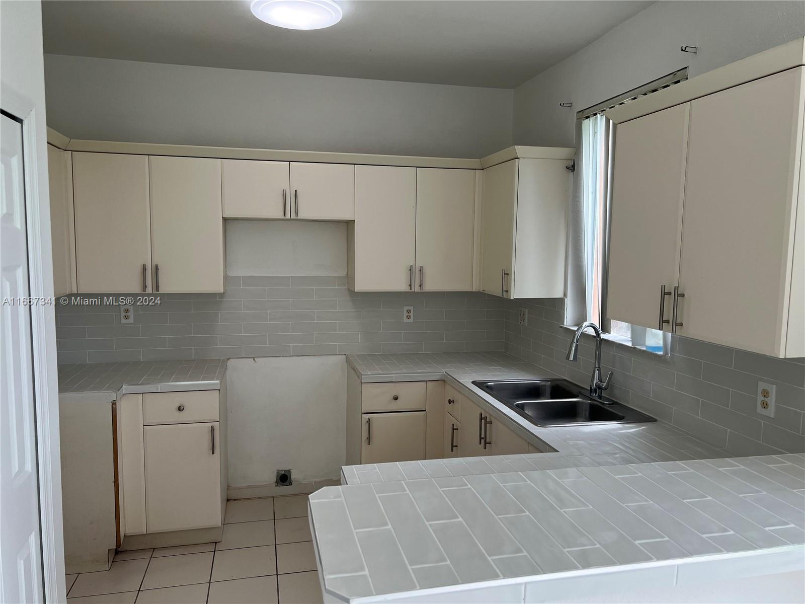 SHOMA TOWNHOMES AT KEYSCO - Residential Lease