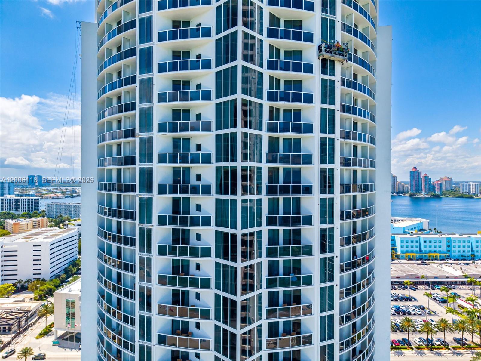 TRUMP INTERNATIONAL SONES - Residential
