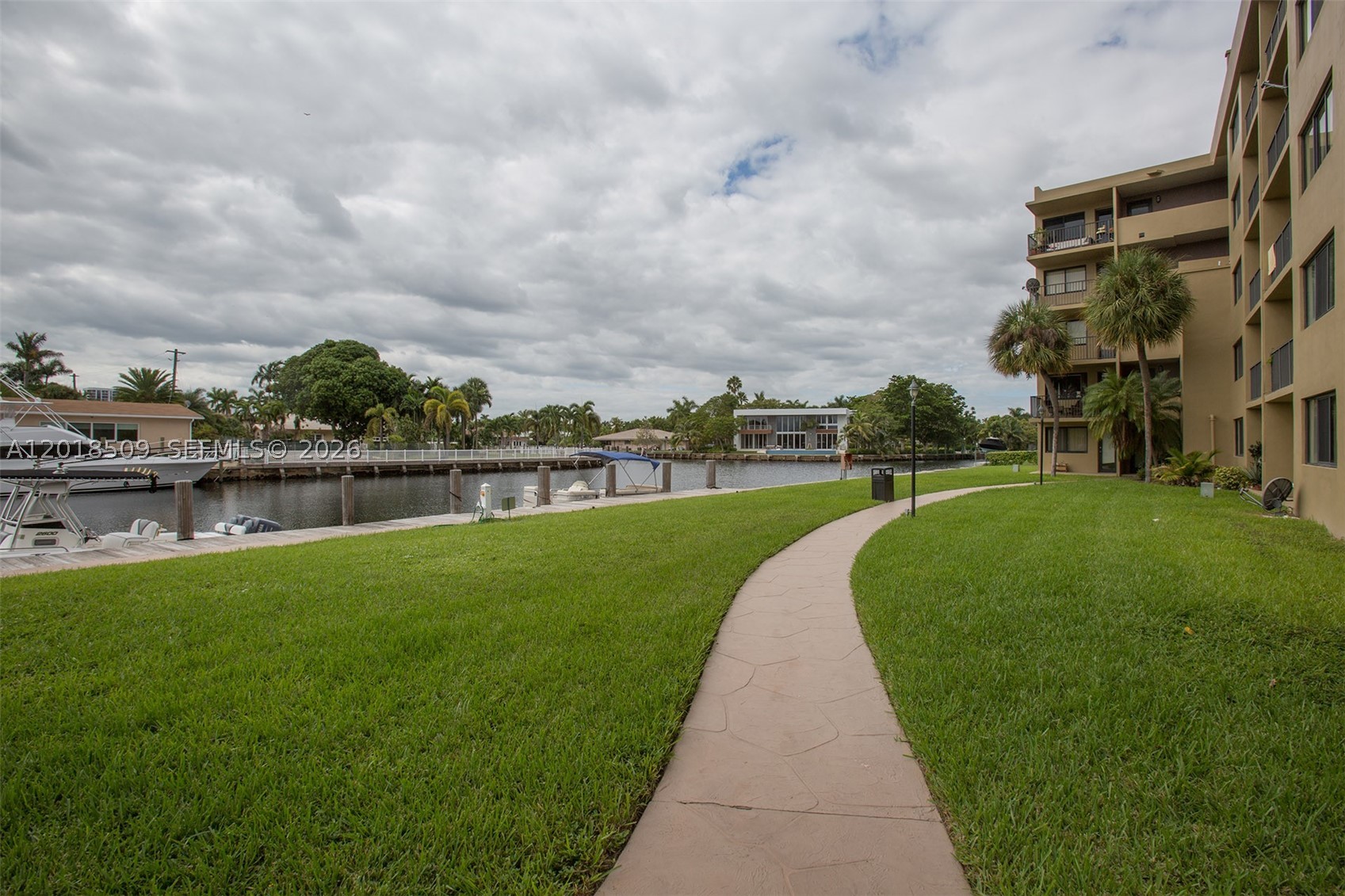 YACHT CLUB CONDO (THE) - Residential