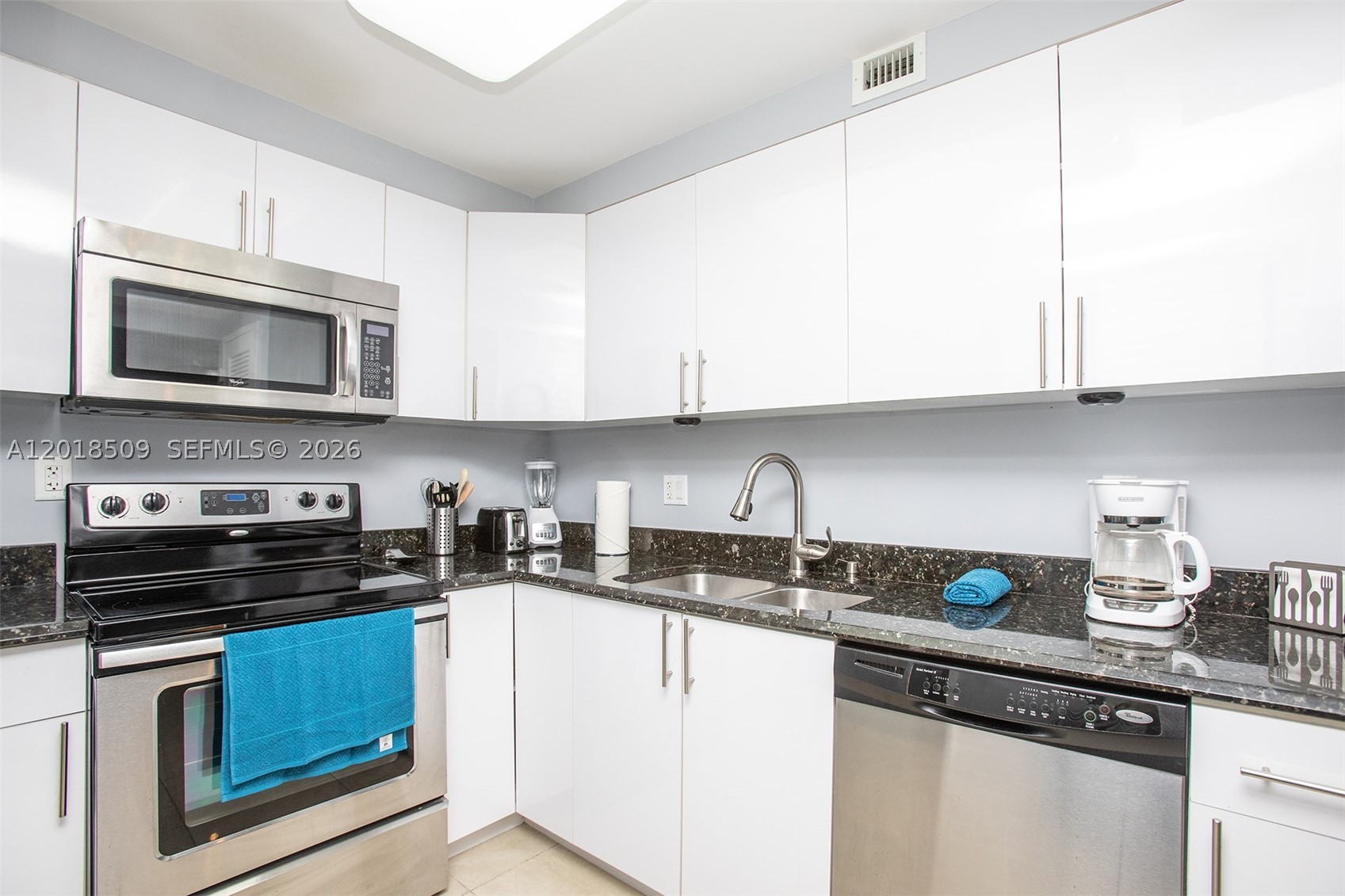 YACHT CLUB CONDO (THE) - Residential