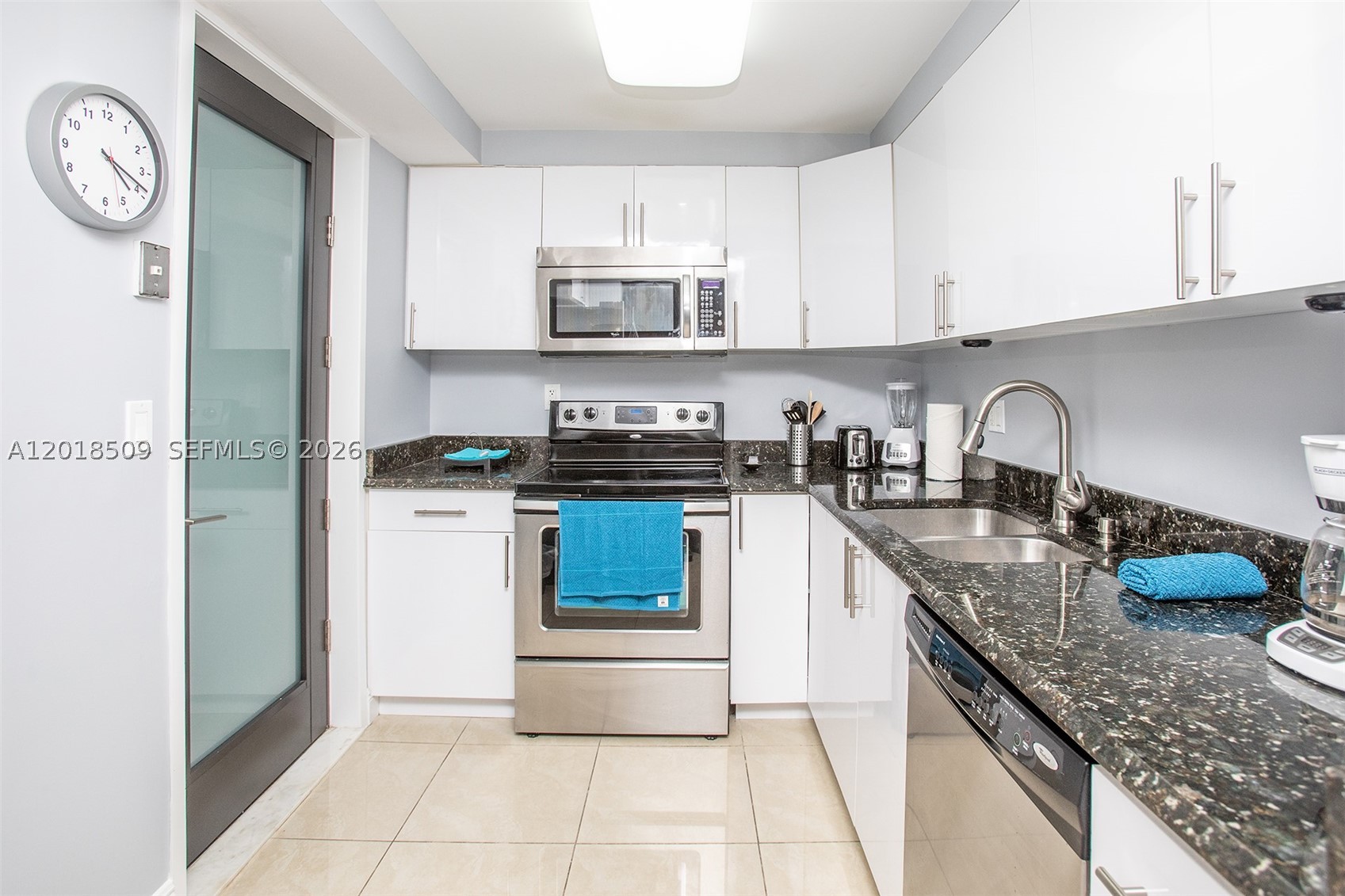 YACHT CLUB CONDO (THE) - Residential